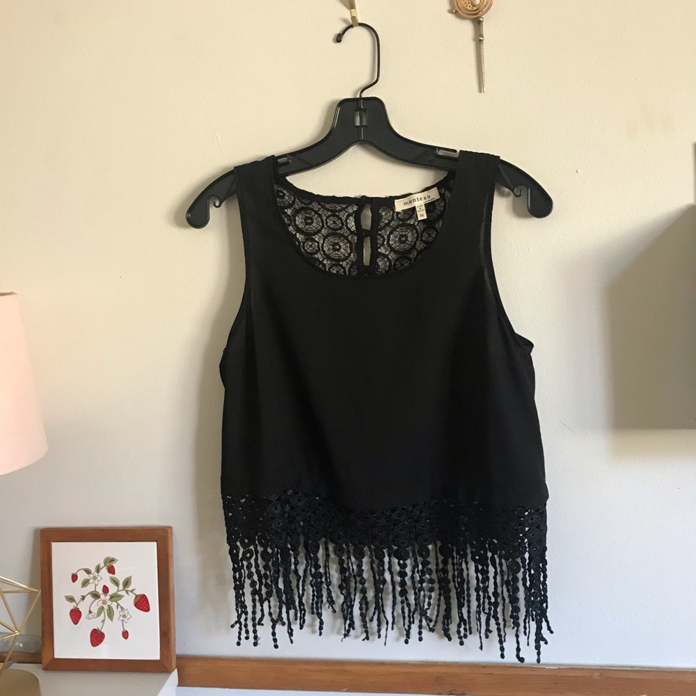 BLACK DETAILED CROP TOP!